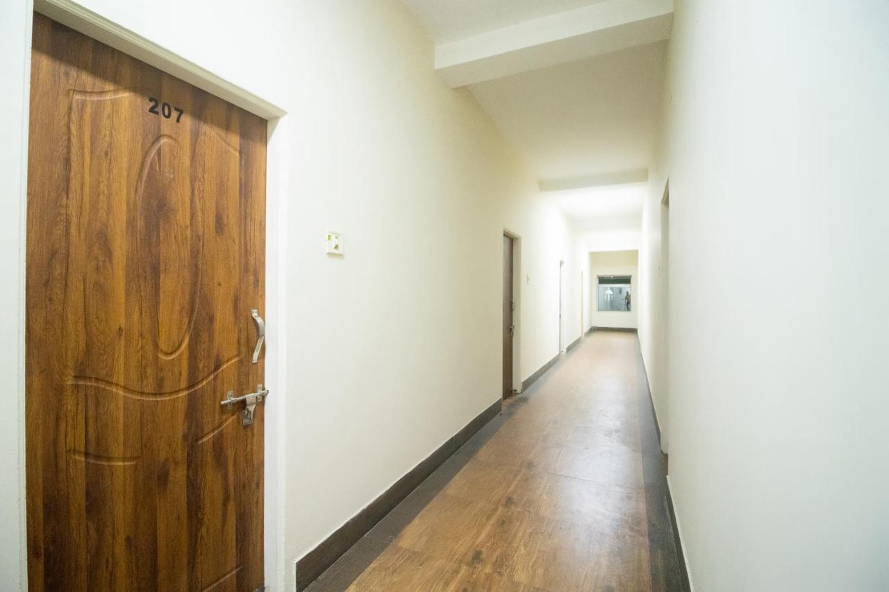 Spot On Prabir Residency Inn Urāli Zewnętrze zdjęcie