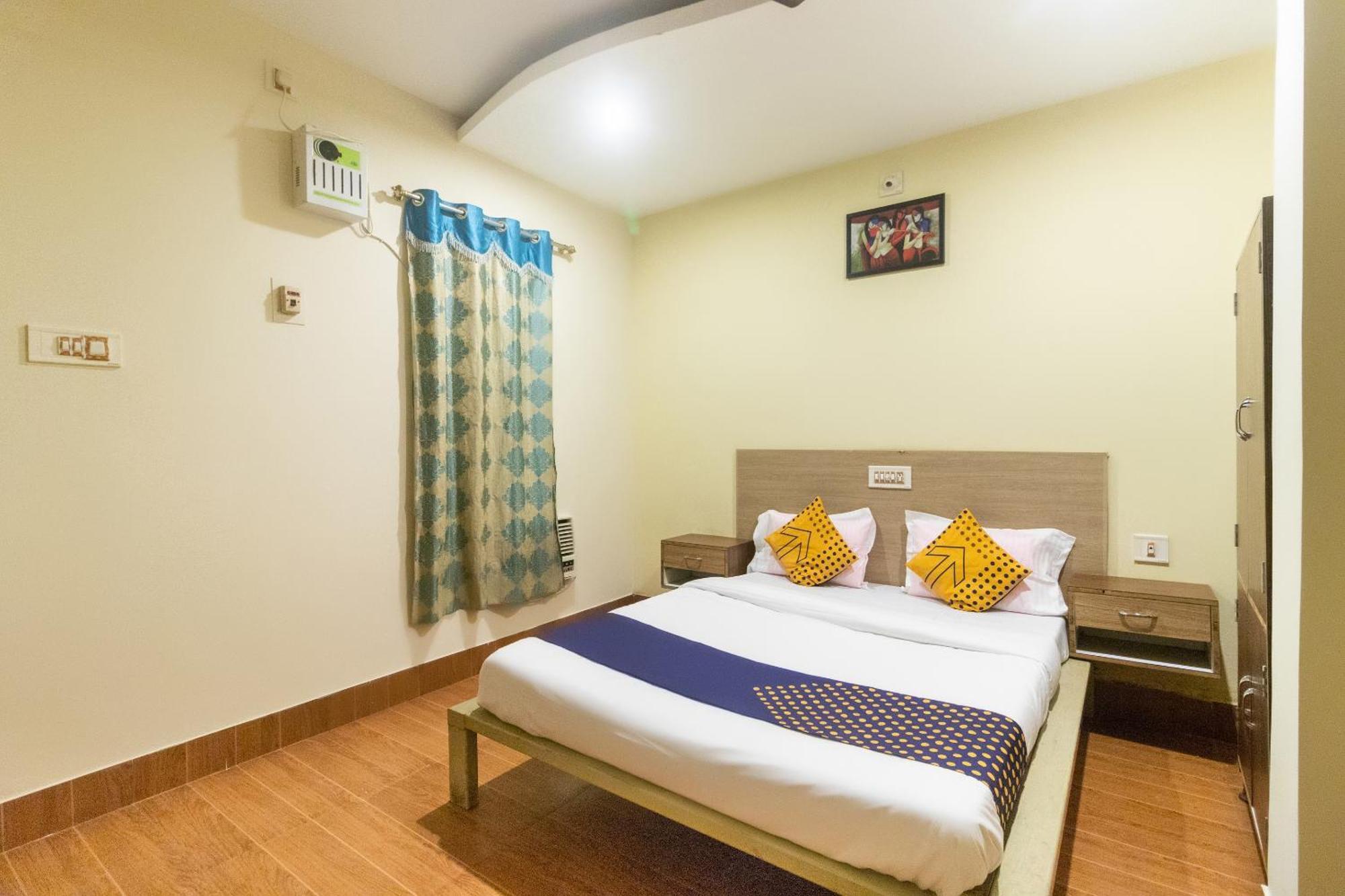 Spot On Prabir Residency Inn Urāli Zewnętrze zdjęcie