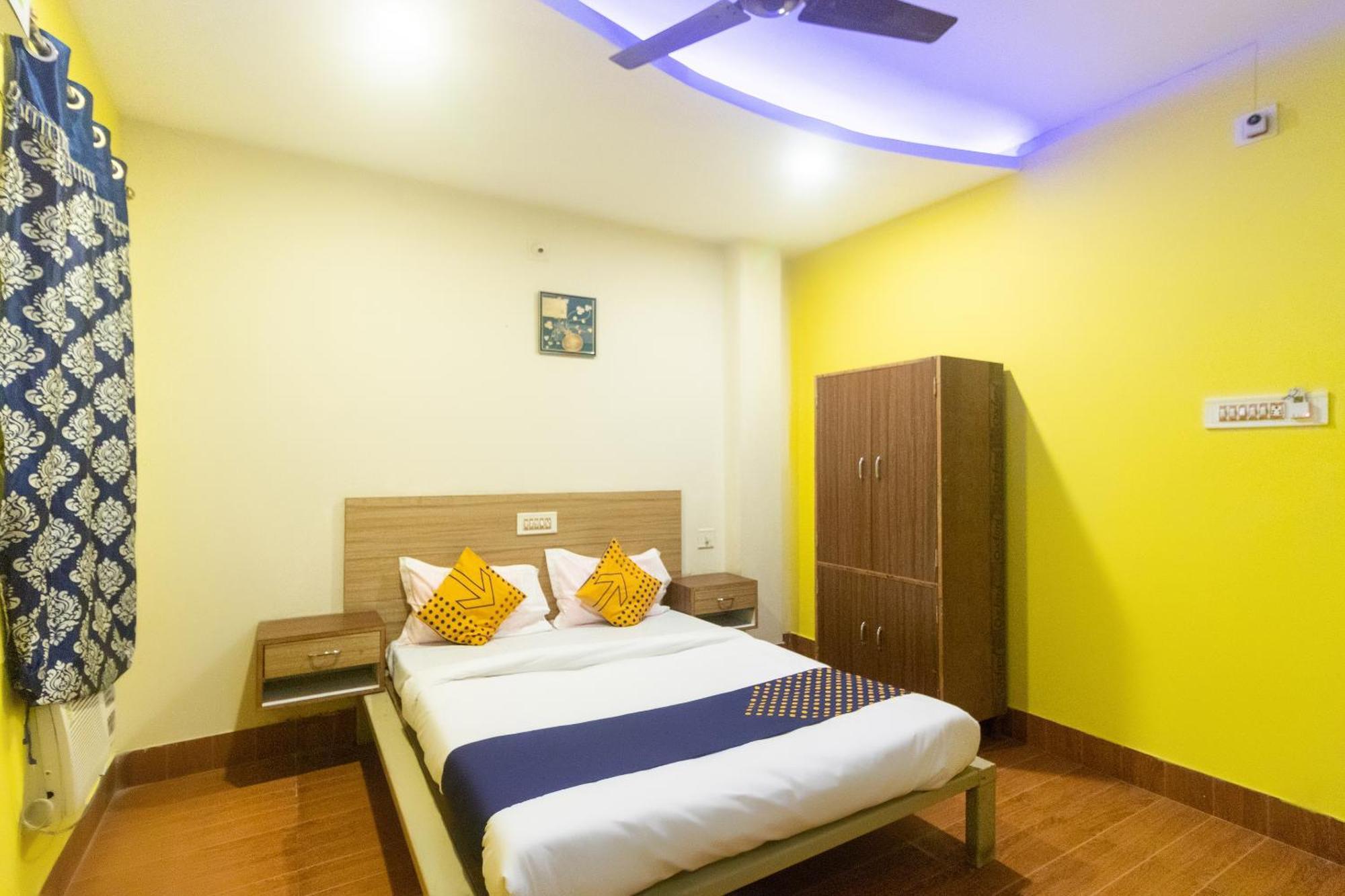 Spot On Prabir Residency Inn Urāli Zewnętrze zdjęcie